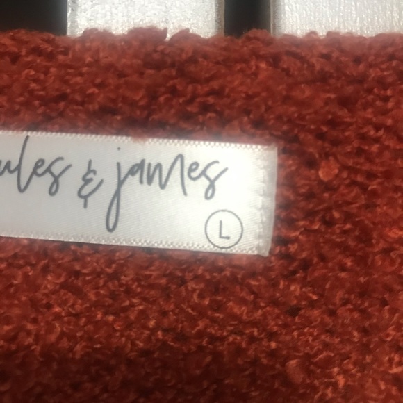 Sweater - Picture 4 of 5